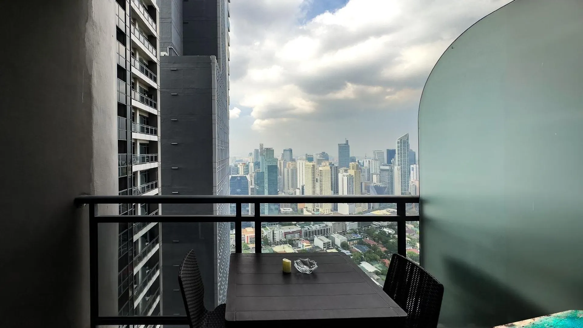 Aparthotel The Gramercy Residences New Release Makati City